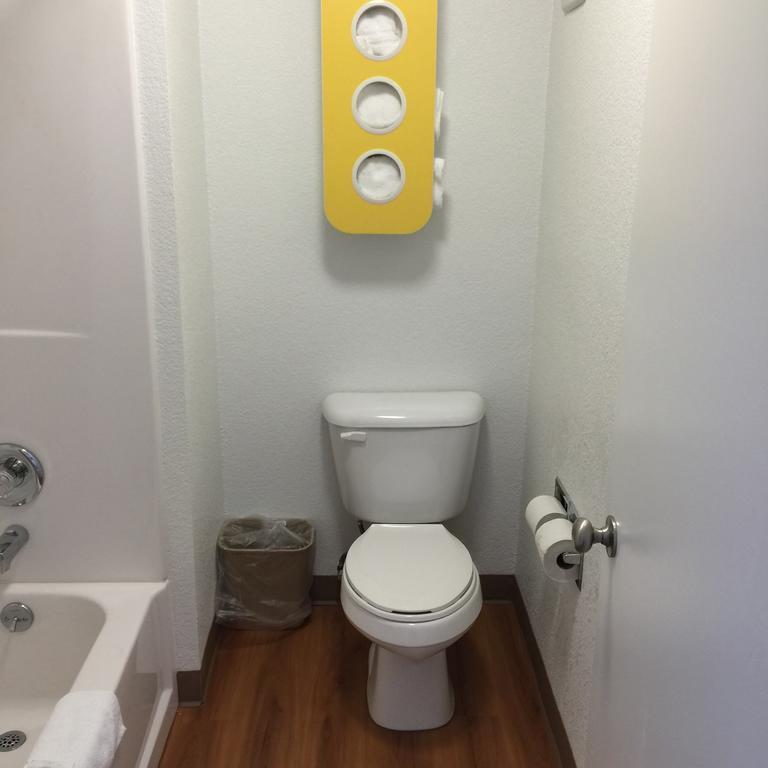 Motel 6 Bakersfield Room photo